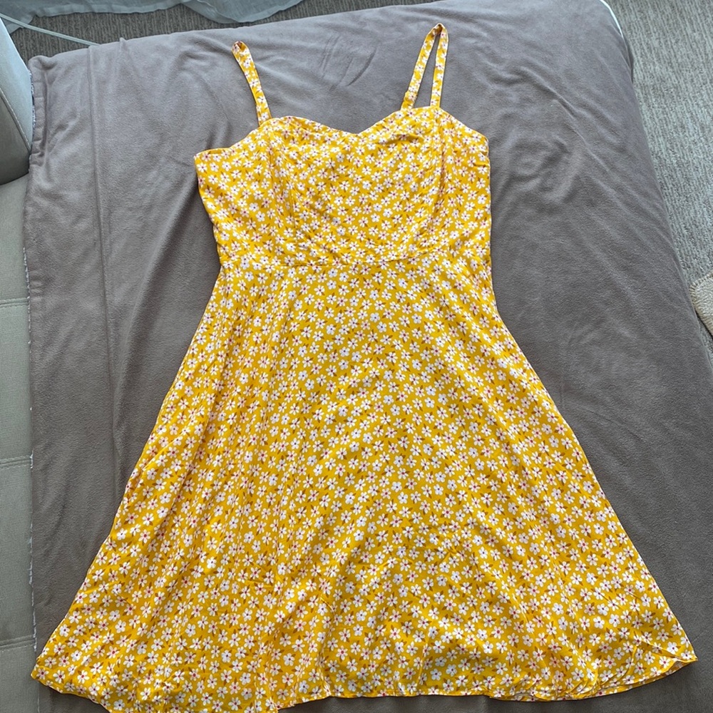 Old Navy yellow summer dress in size M